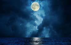 淘氣孩子拆裝電視機